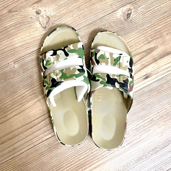 S/O Freedom Mosses slides. US7/8, Army Khaki. Fixedbuckles, Waterproof, Washable - Picture 2 of 5